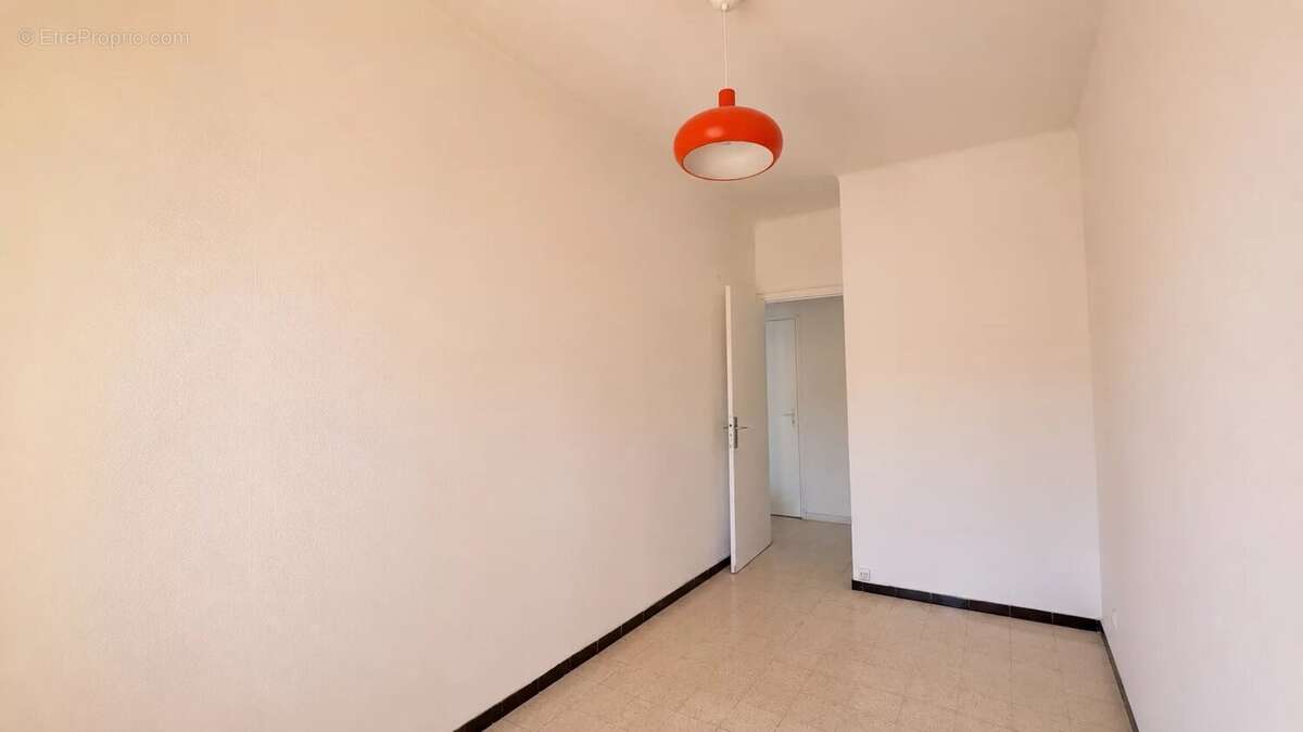Appartement T3 - Terrasse - Résidence avec ascenseur - Possibilité d'activité professionnelle - Cave - photo 10
