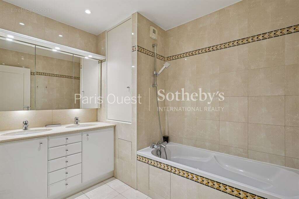 Appartement à NEUILLY-SUR-SEINE