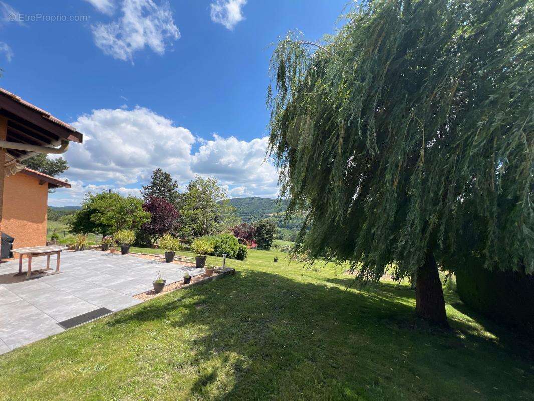 Maison à MONTROTTIER