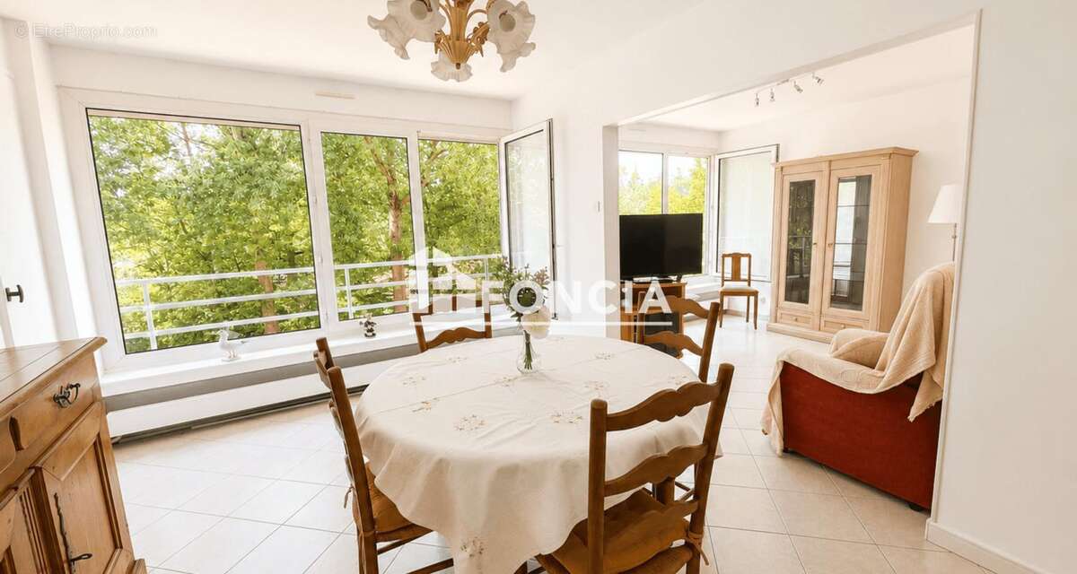 T4 lumineux de 79 m² avec balcon sur parc – Résidence rénovée – Saint-Herblain Est - photo 2