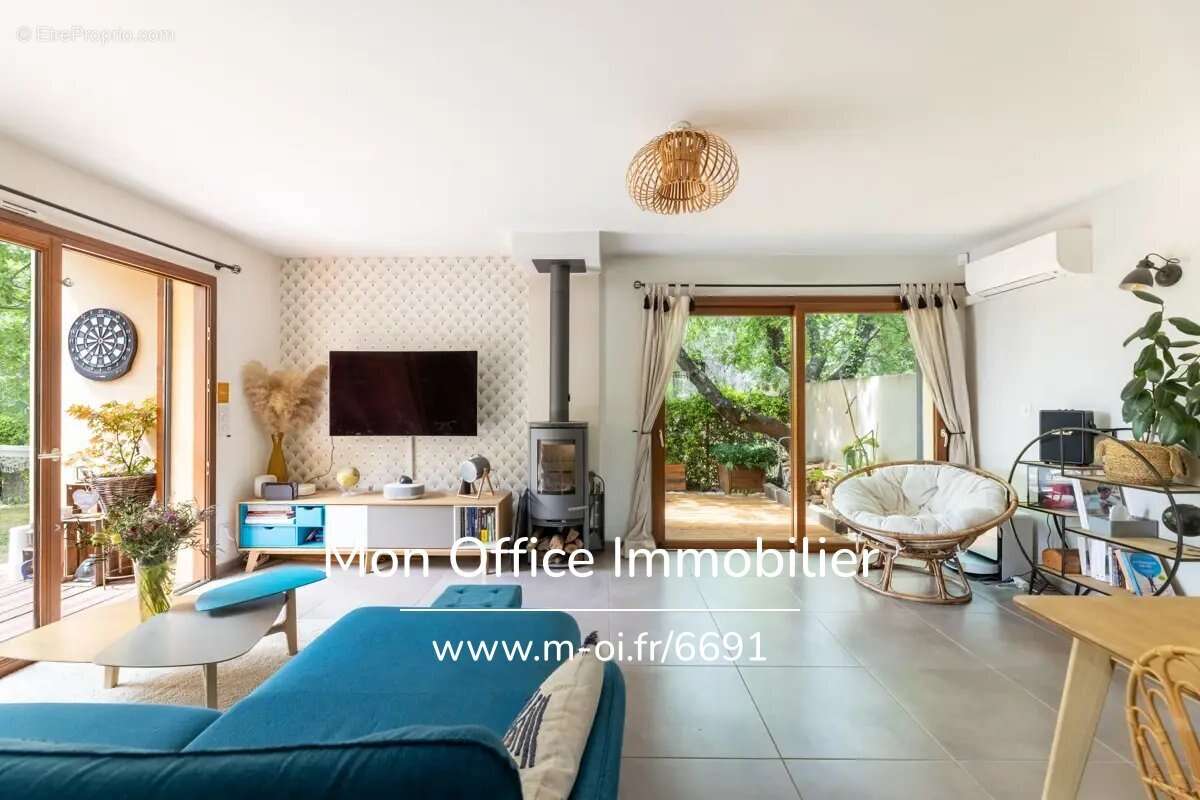 Référence : 7075-ABO - Saint-Cannat – Maison récente de 5 pièces avec jardin, piscine, garage + 3 places de stationnement privat - photo 3