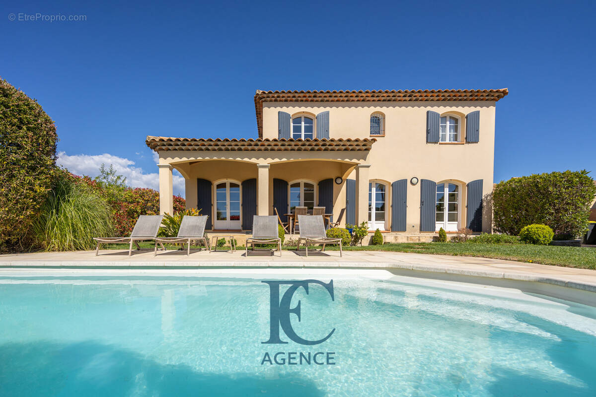 Maison à SAINT-CYR-SUR-MER