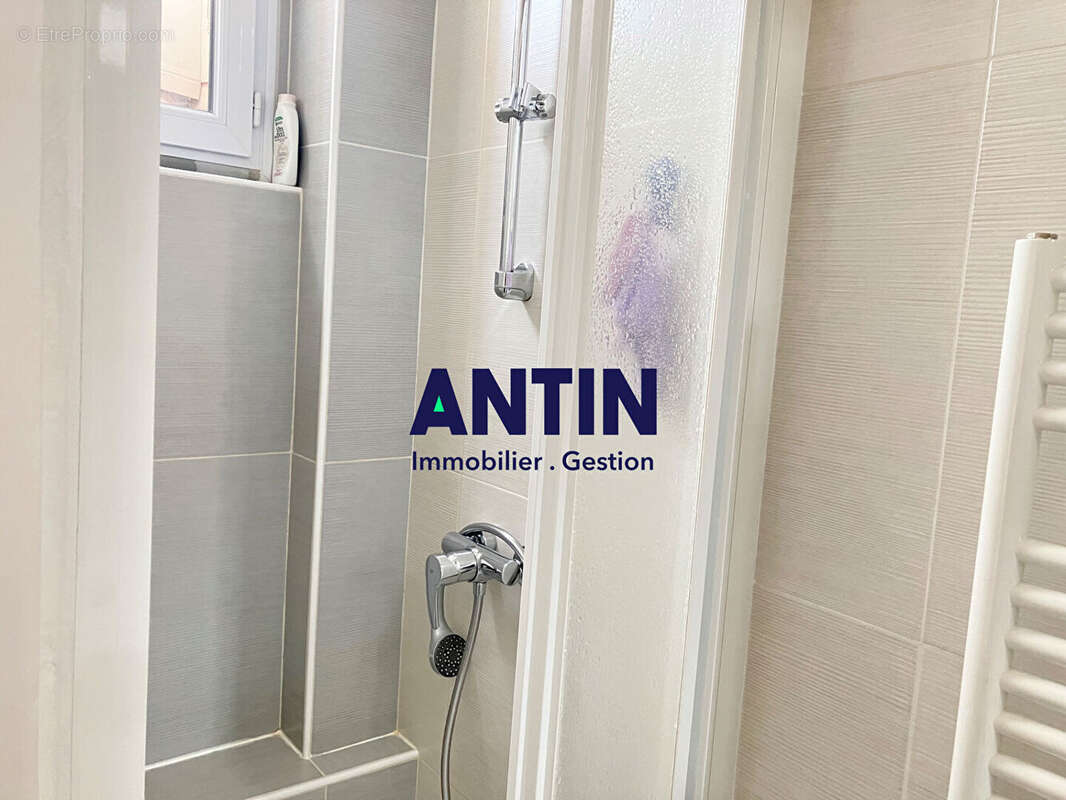 Appartement à COURBEVOIE