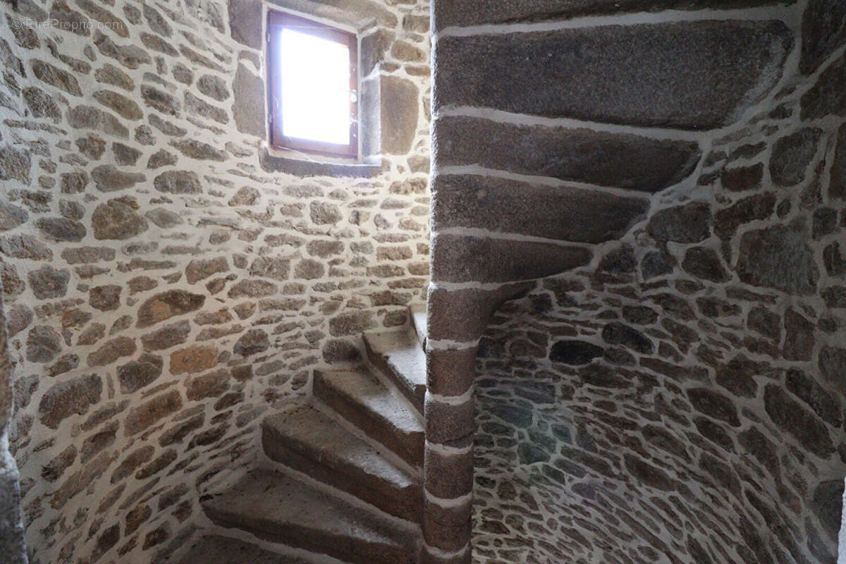 CORREZE. Ville de CORREZE. Maison en pierre avec 6 chambres. - photo 12