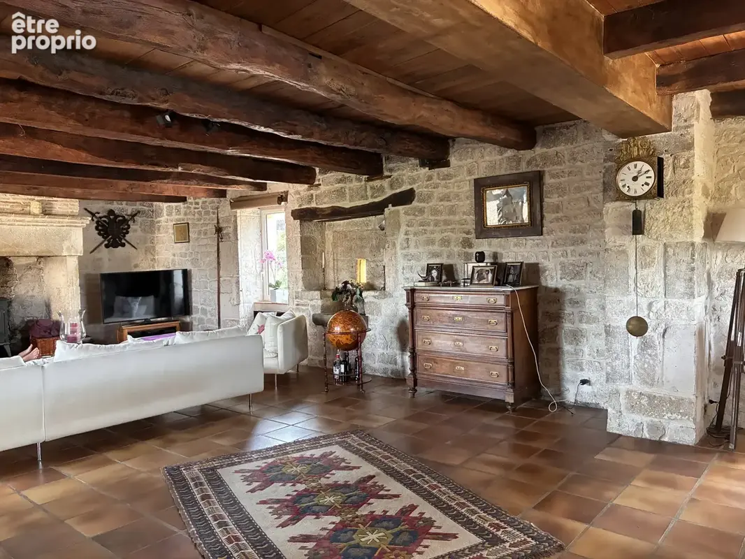 Ensemble quercynois avec pigeonnier, grange en pierre, piscine et gîte. - photo 12