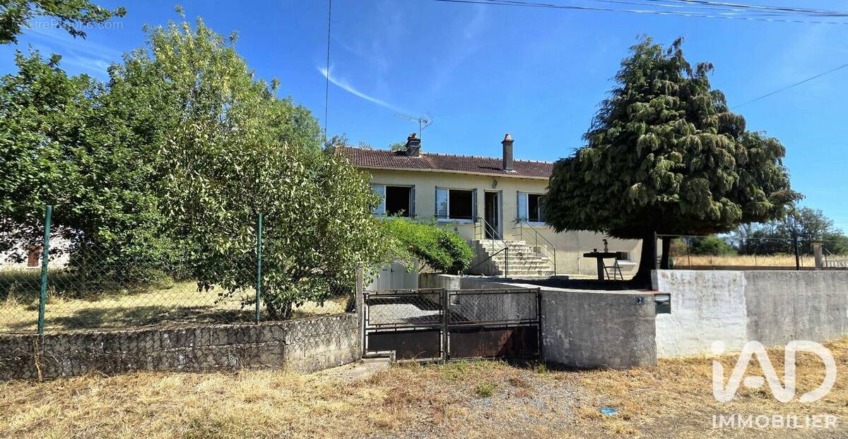Photo 1 - Maison à LATHUS-SAINT-REMY