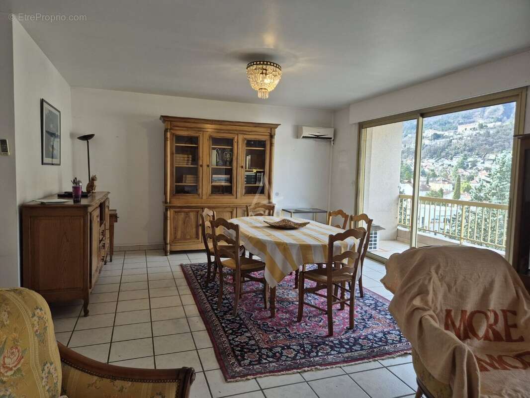 Appartement à MEYLAN