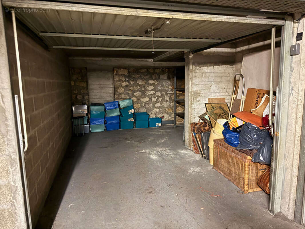 Parking à PARIS-16E