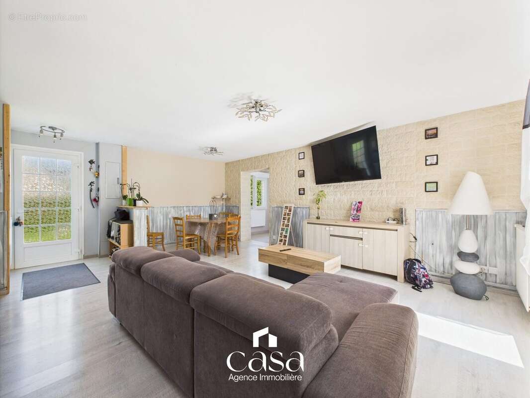 Maison à LAIZE-LA-VILLE