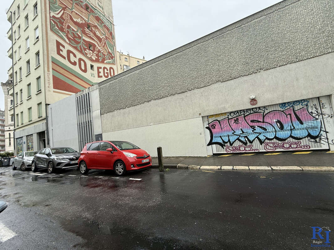 Rue Edouard Branly à GRENOBLE - Parking à GRENOBLE