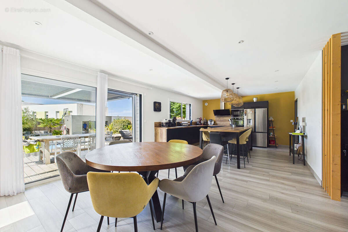 Maison de plain-pied de 2021 - 3ch et 1 bureau + studio - piscine - photo 2