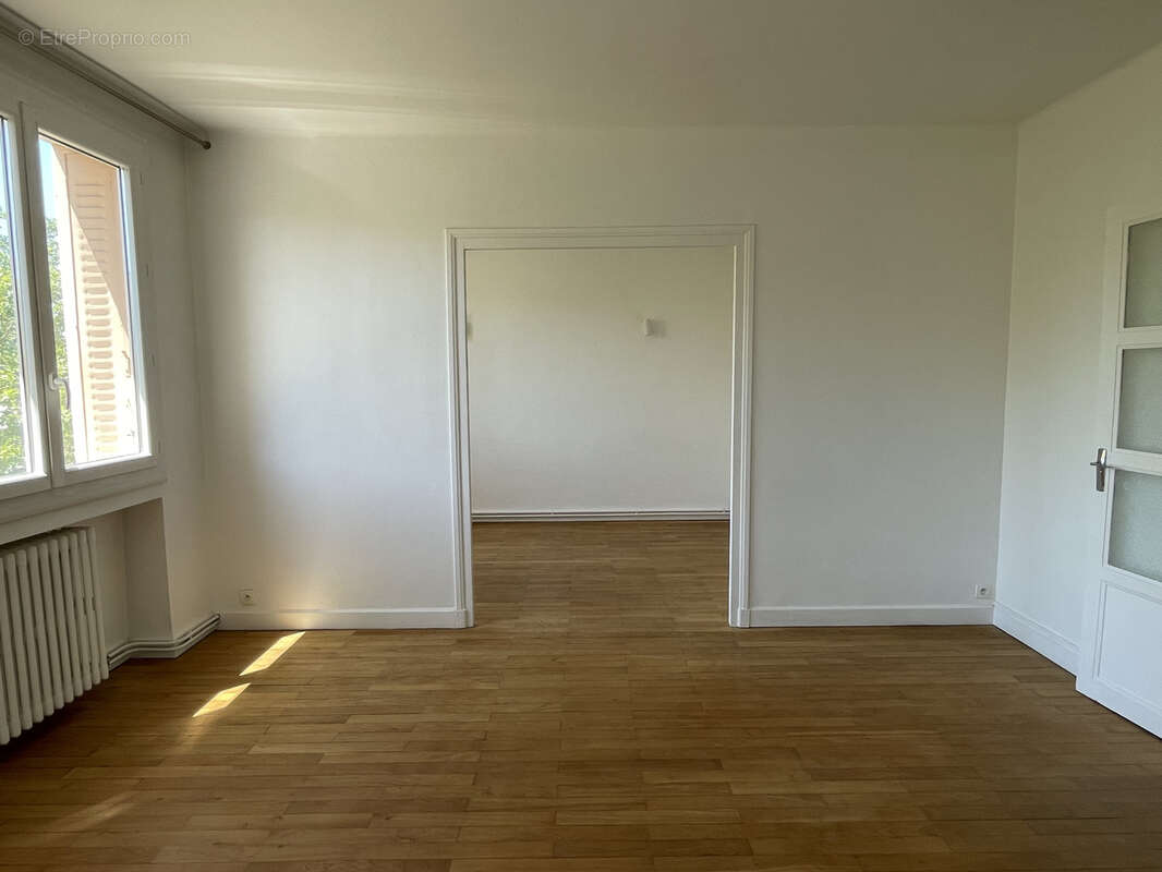 LYON 6 LAFAYETTE-PART-DIEU : T4 en étage élevé, en bon état et avec vue dégagée - photo 3