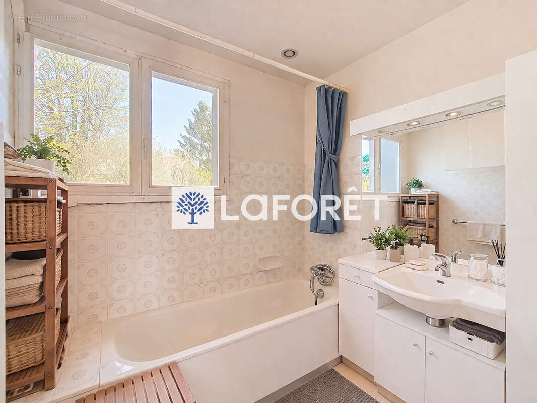 Maison à JOUY-LE-CHATEL