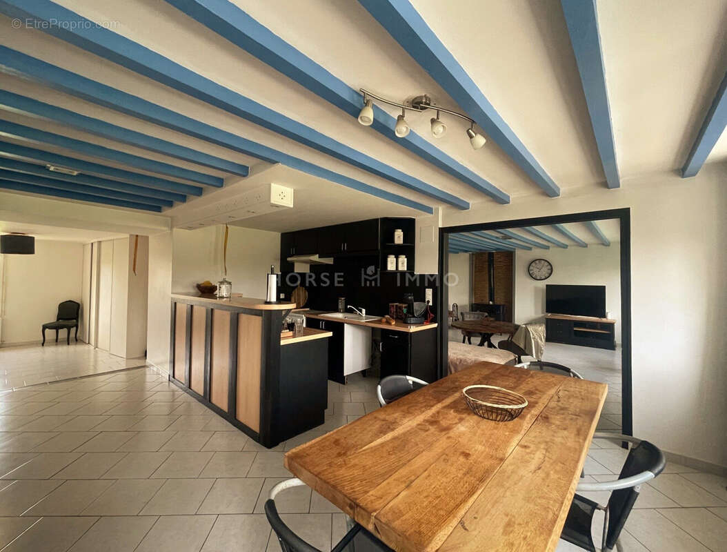 Maison à LA CHAPELLE-SAINT-LAUD