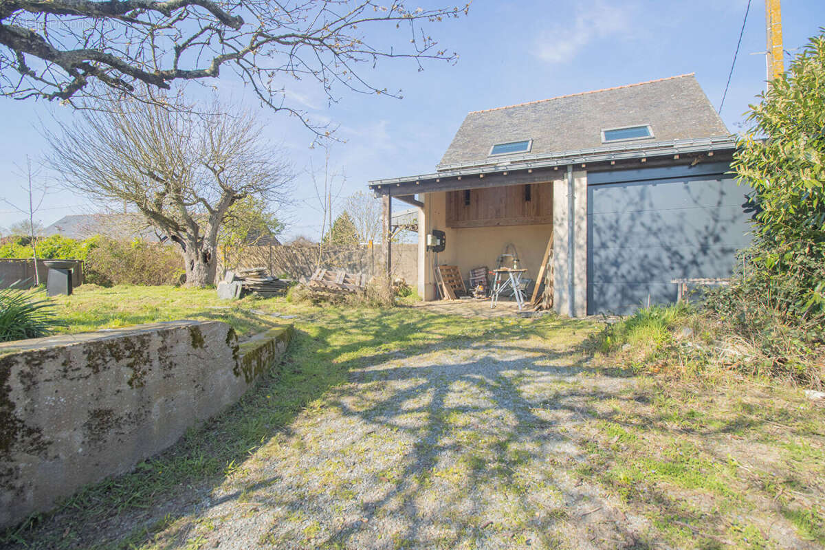 Maison à BECON-LES-GRANITS