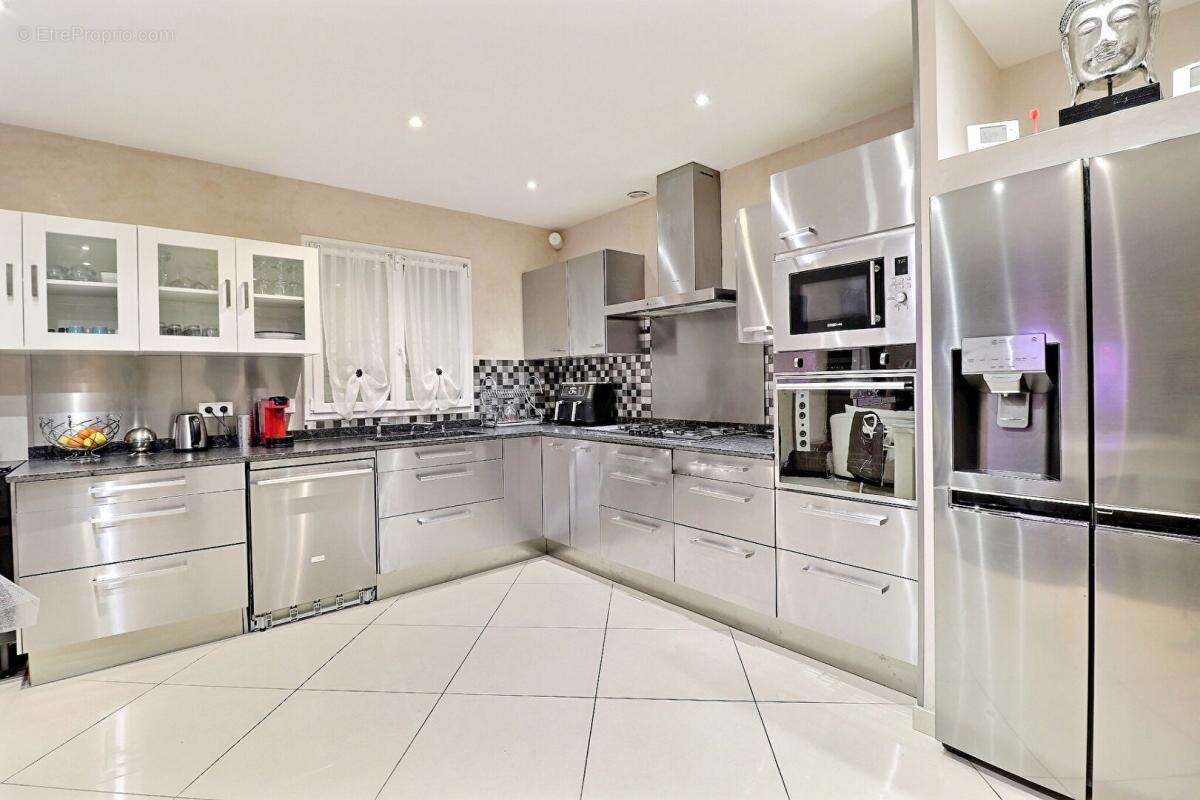 Maison à SAINTE-GENEVIEVE-DES-BOIS