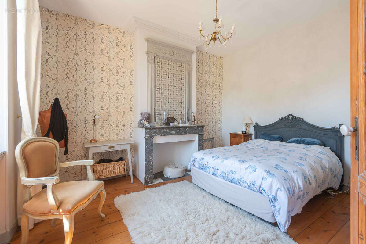 Maison en pierre - 228m2 - 4 chambres - photo 17