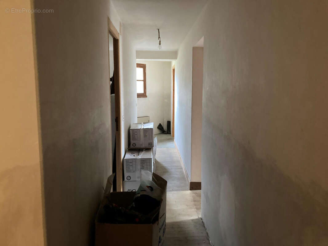 couloir - Maison à LATRONQUIERE