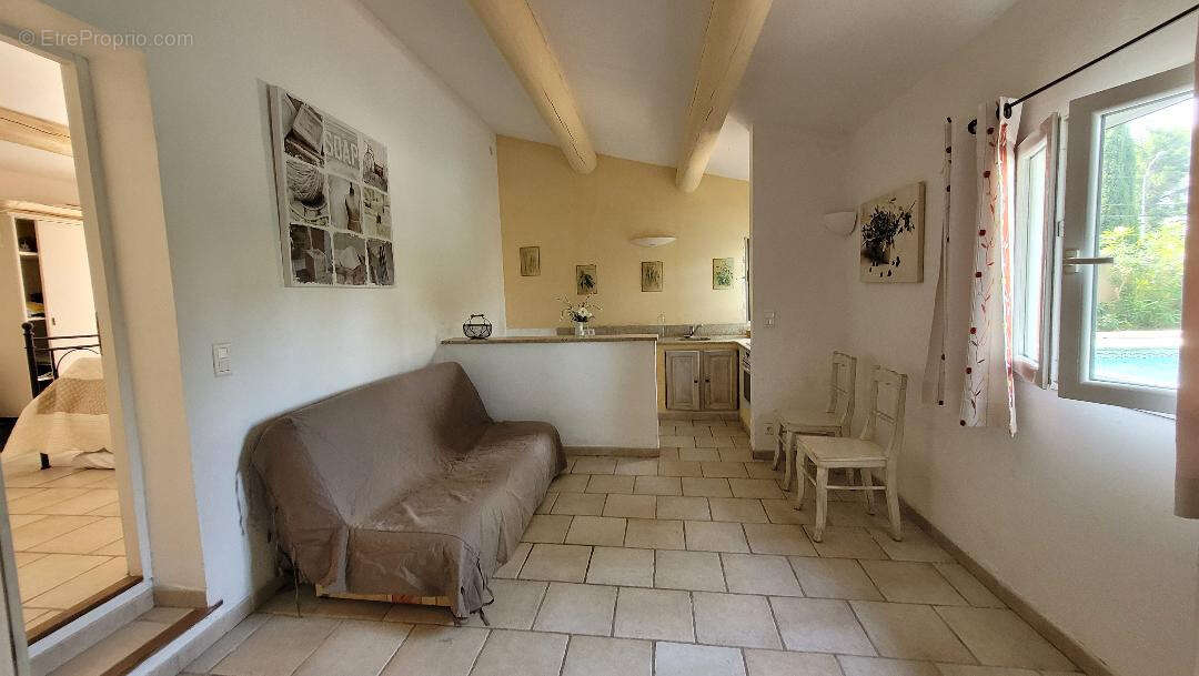 Maison à L'ISLE-SUR-LA-SORGUE