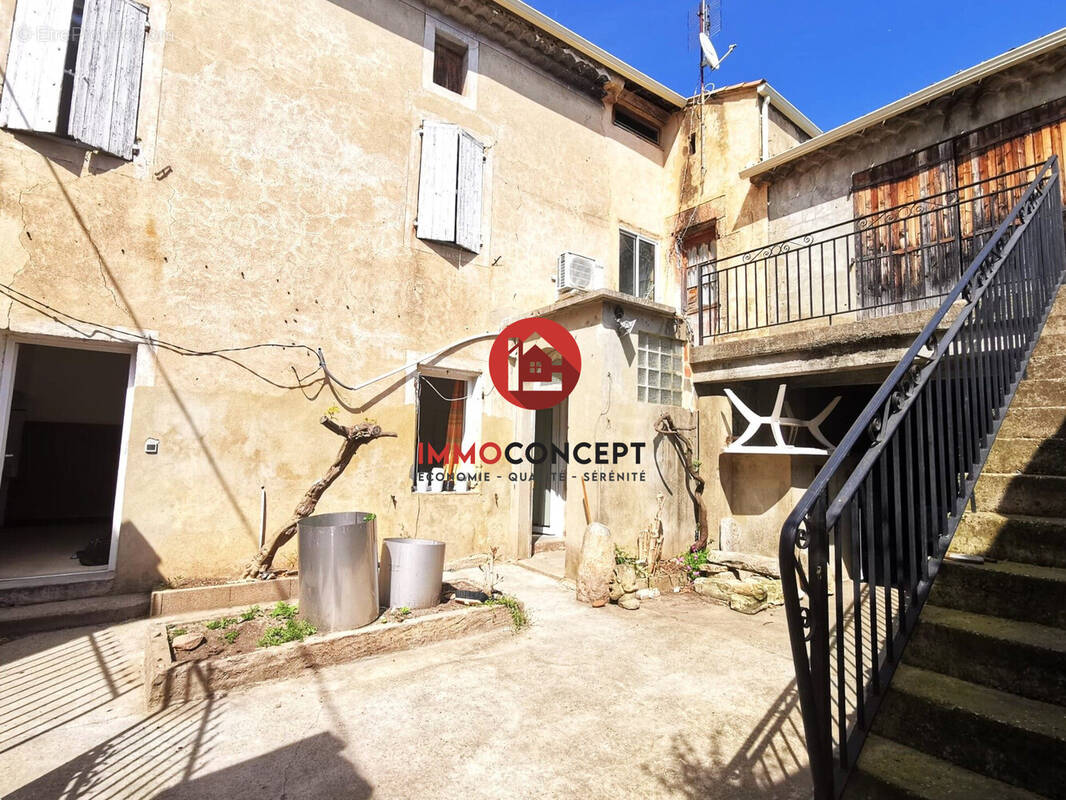 Maison à LAUDUN-L'ARDOISE