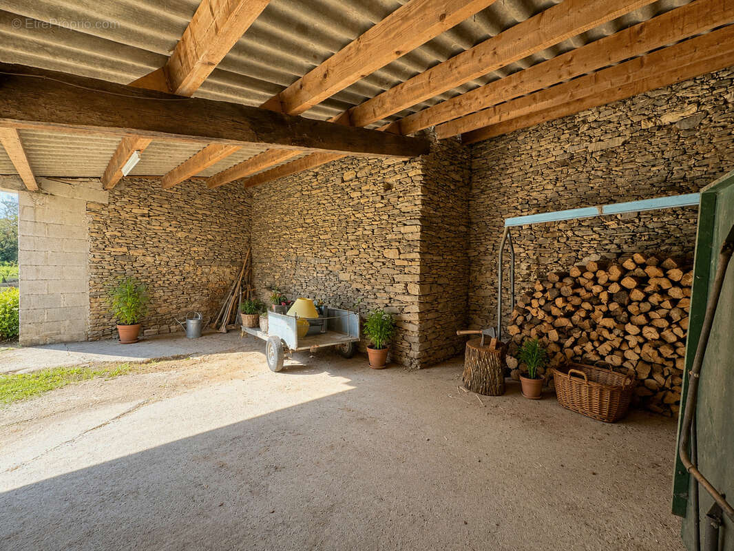 Maison à PAVEZIN