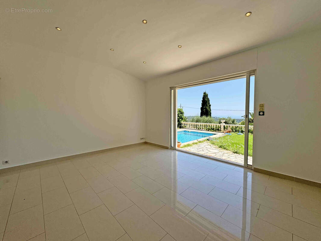 Maison à TOURRETTES-SUR-LOUP