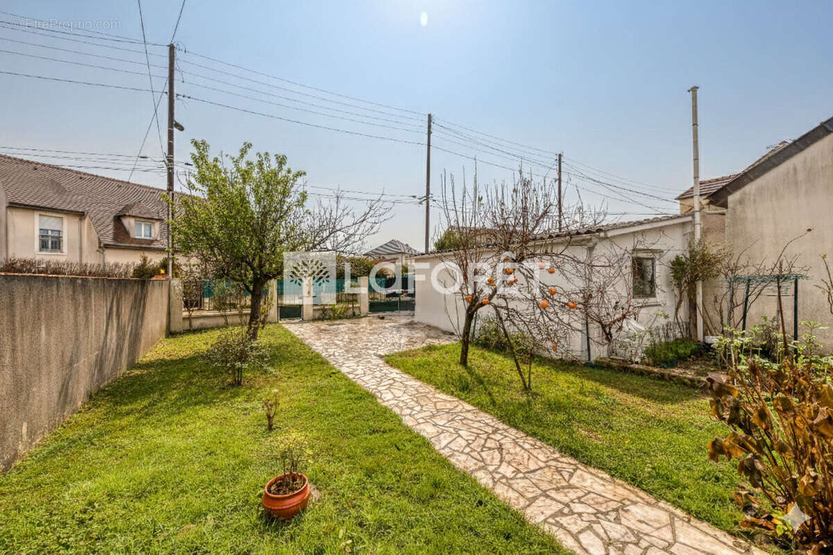 Maison à OZOIR-LA-FERRIERE