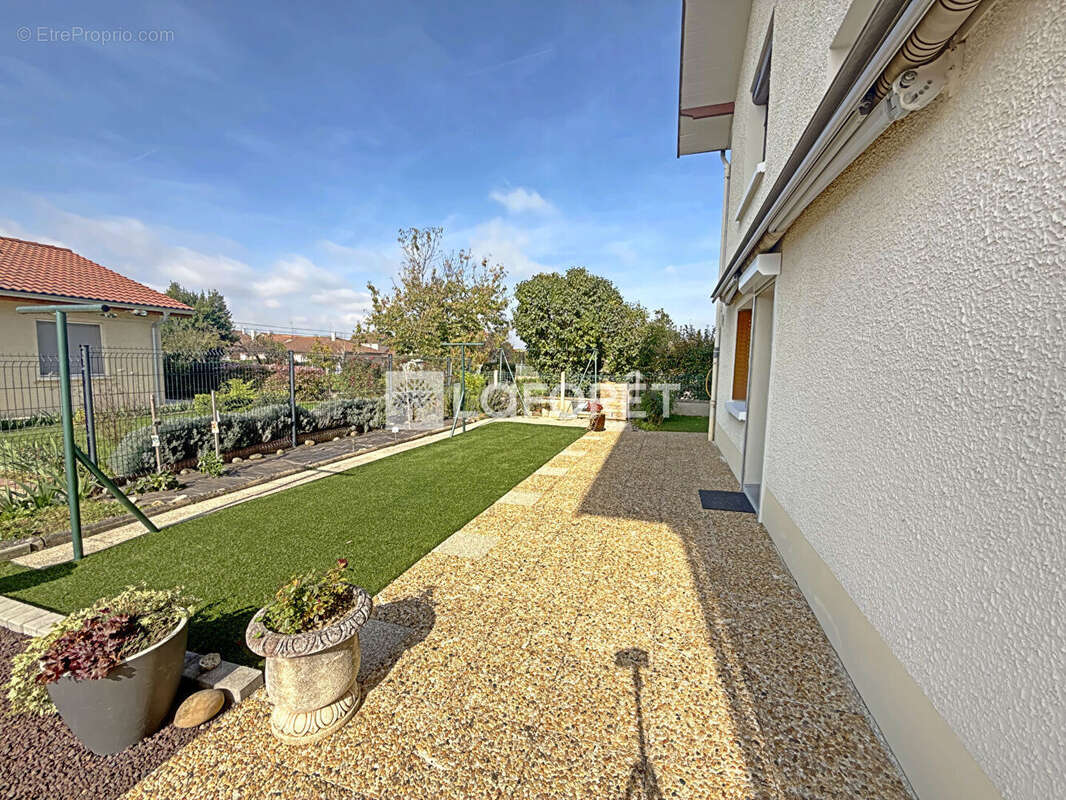 Maison à MONTREVEL-EN-BRESSE