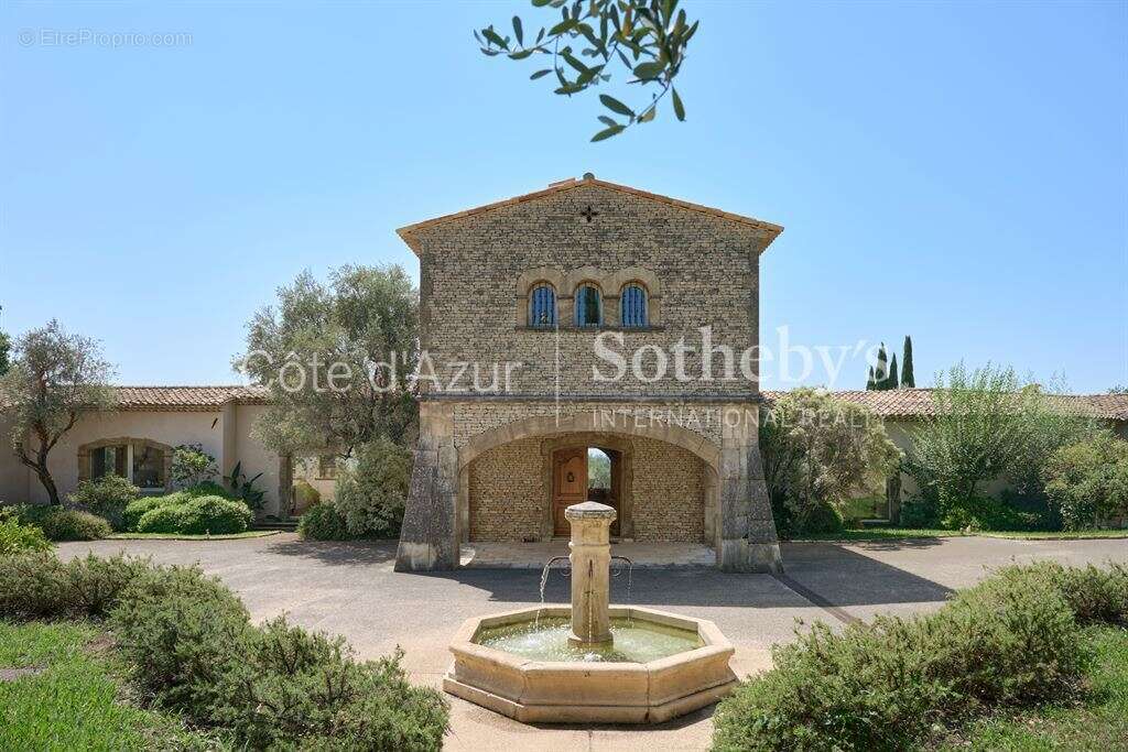 Maison à CHATEAUNEUF-GRASSE