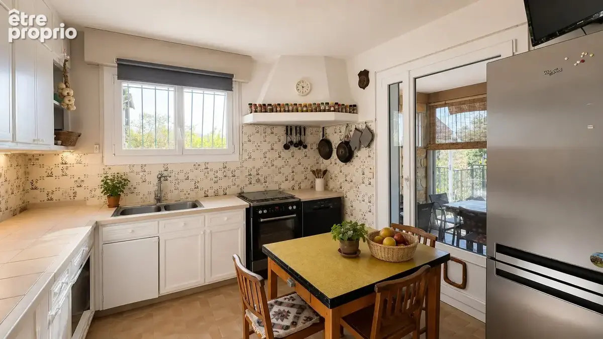 Maison 166 m2   Garage   Forage   Proche mer et centre-ville - photo 3