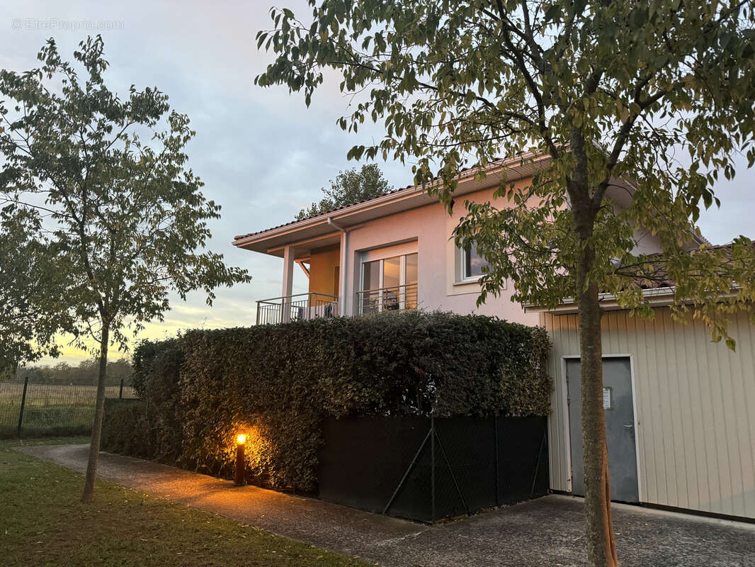 Appartement à FROUZINS