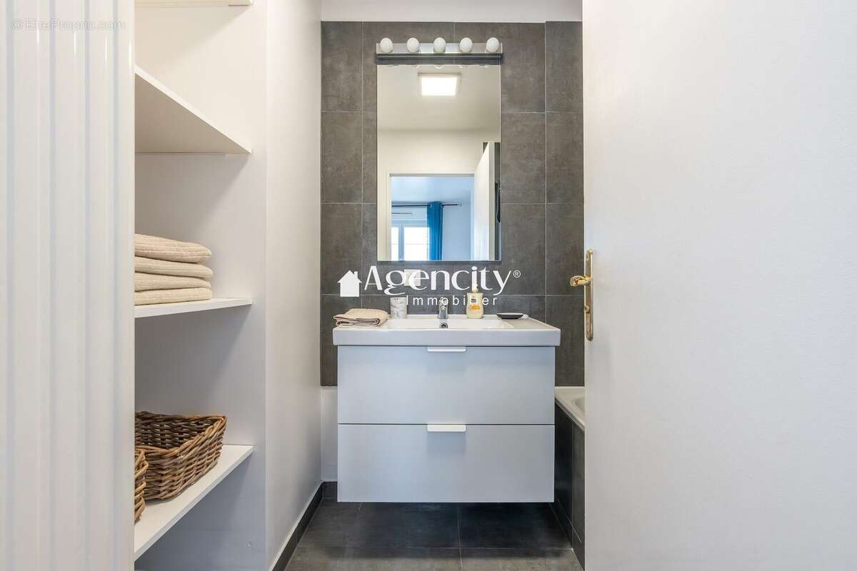 Salle de bains - Appartement à SERRIS