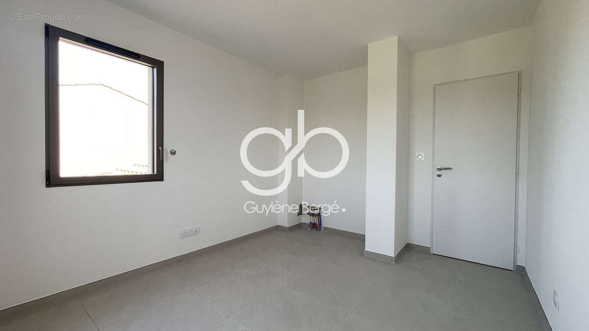 Maison à VIC-LA-GARDIOLE