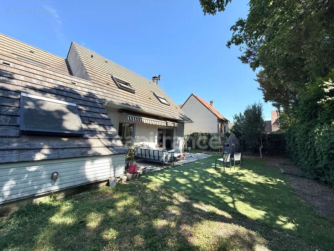 SOISY-SOUS-MONTMORENCY – Maison familiale 4 chambres avec jardin, garage et dépendance - photo 14