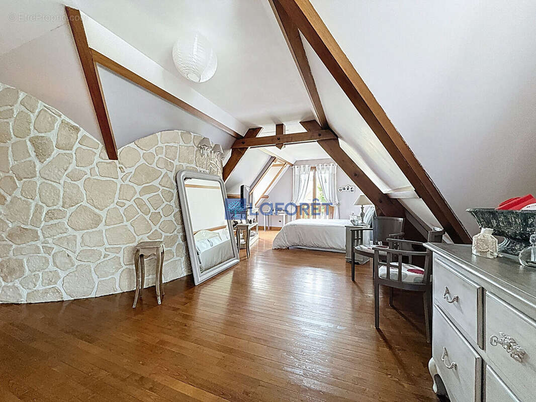 Maison à CONDE-SAINTE-LIBIAIRE