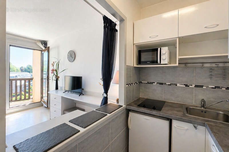 Dax (40) - À vendre studio meublé avec balcon et parking au cœur des thermes de Dax - photo 2