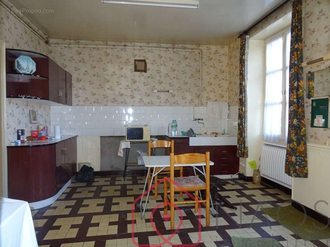 Maison à LA CHAPELLE-D'ANGILLON