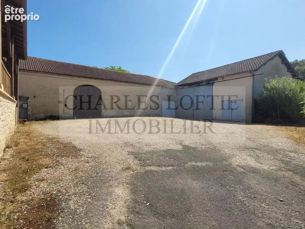 Ancien corps de ferme avec dépendances et terrain de 6200 m2, proche de Puy-l’Evêque - photo 2