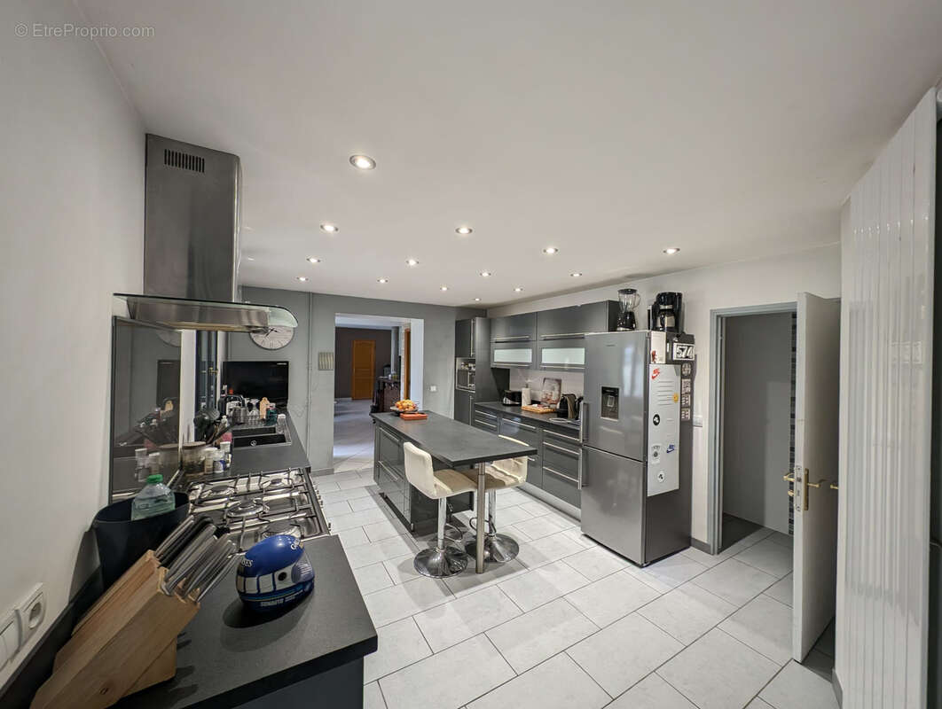 Maison à SAINTE-GENEVIEVE-DES-BOIS