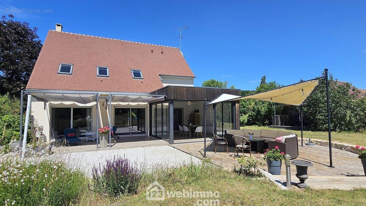 Une autre vue de la maison. - Maison à MILLY-LA-FORET