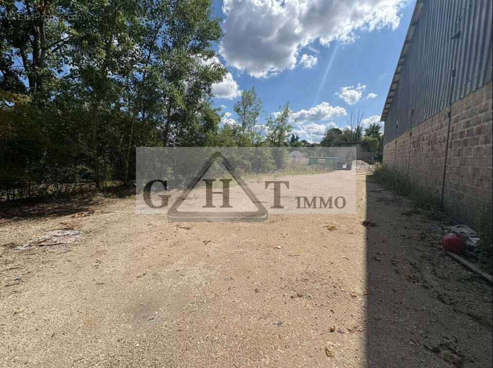 Commerce à MOISSY-CRAMAYEL