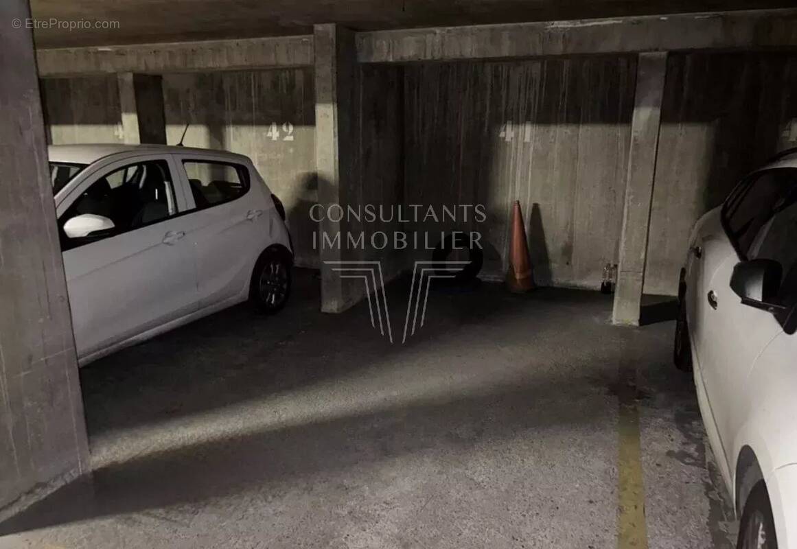 Parking à NEUILLY-SUR-SEINE