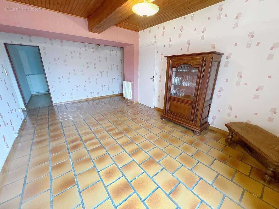 Maison à MONTAIGUT-SUR-SAVE