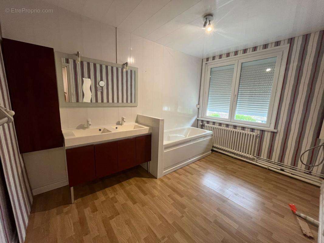  Belle maison familiale de 140 m² avec jardin, terrasse, garage   - photo 6