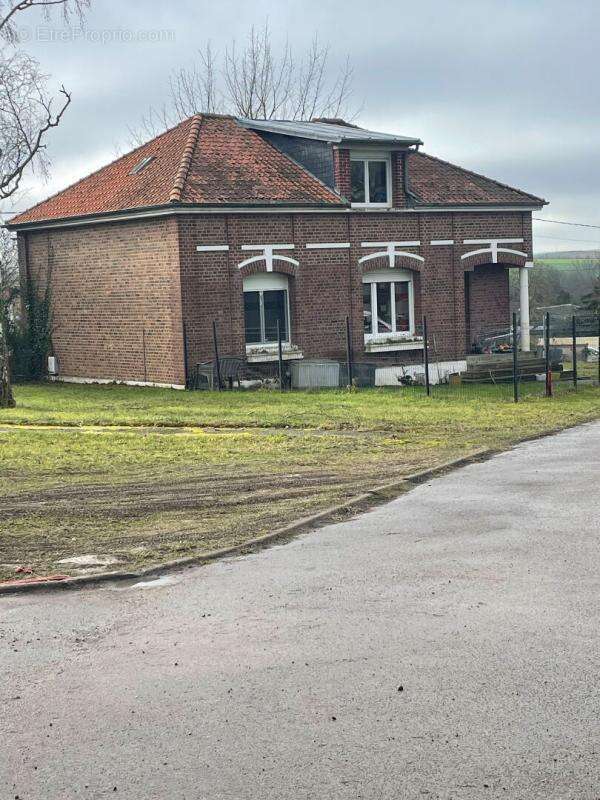Ensemble  immobilier exceptionnel  pour investisseurs  ou bailleurs sociaux .Terrain  7159m2 Surface hab:1883m2 - photo 16