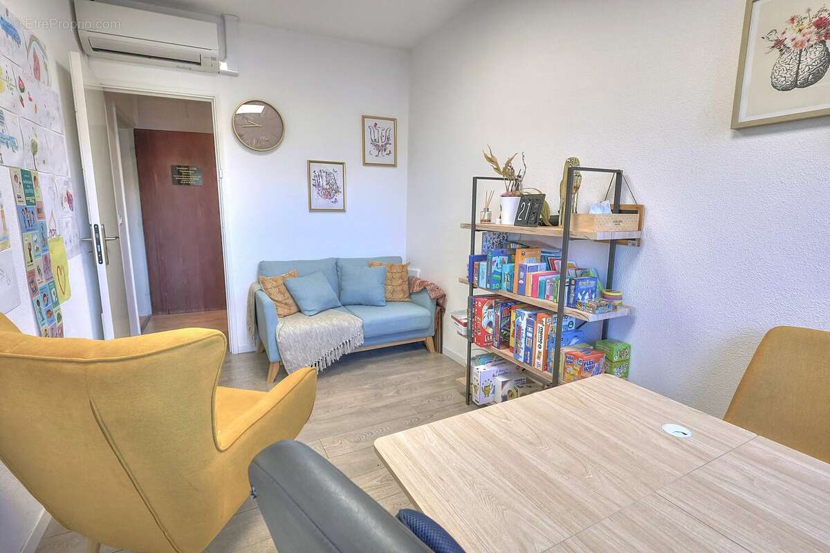 Commerce à VALLAURIS