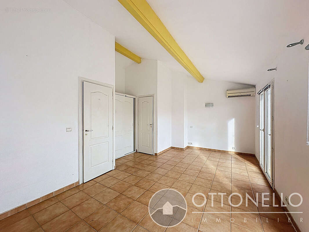 Maison à ROQUEBRUNE-SUR-ARGENS