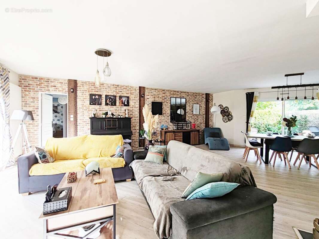 Maison à CHANTELOUP-LES-BOIS