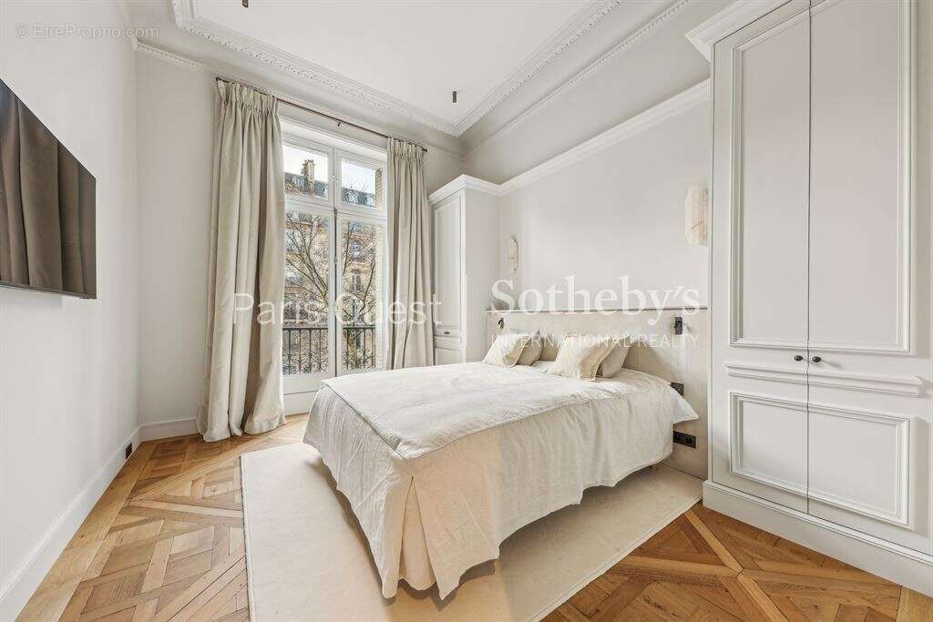 Appartement à PARIS-8E