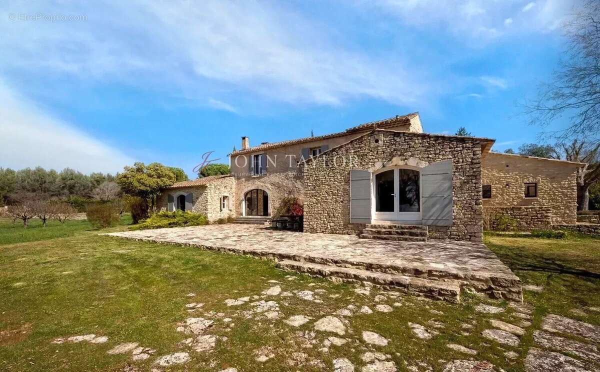 Maison à MENERBES